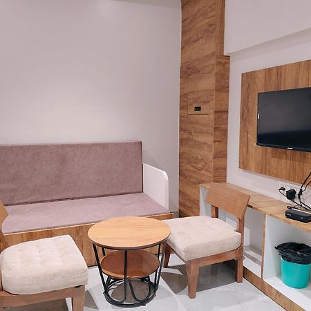 Hotel Pragati Inn Ahmednagar Esterno foto