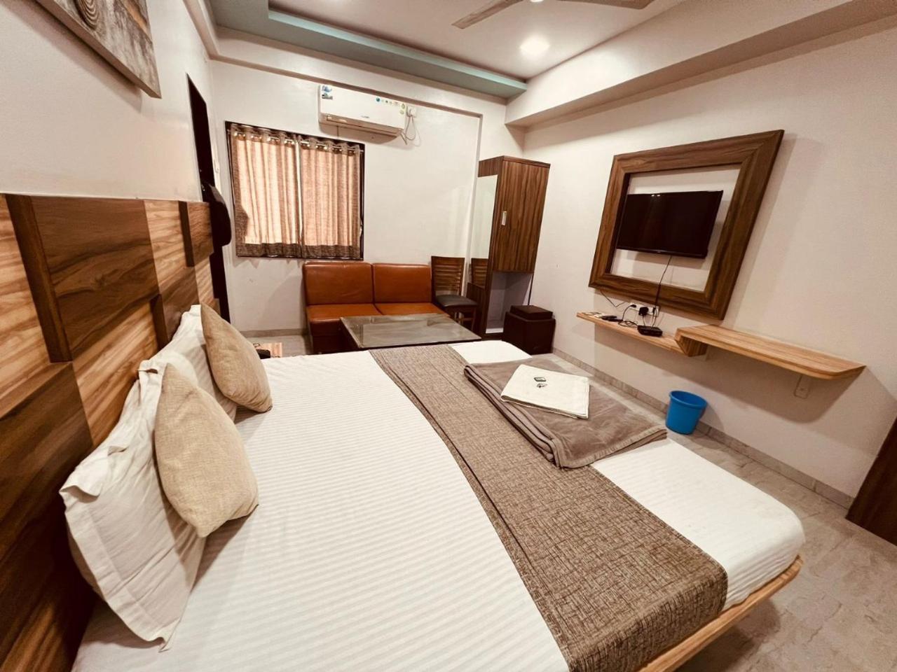 Hotel Pragati Inn Ahmednagar Esterno foto
