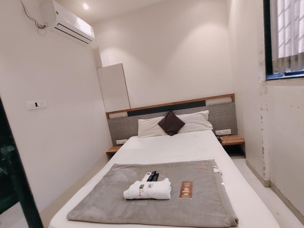 Hotel Pragati Inn Ahmednagar Esterno foto