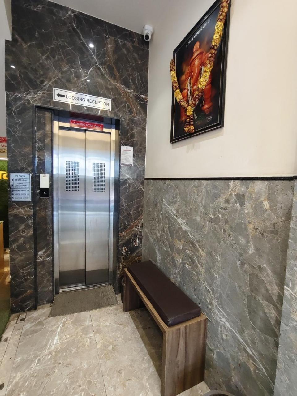 Hotel Pragati Inn Ahmednagar Esterno foto