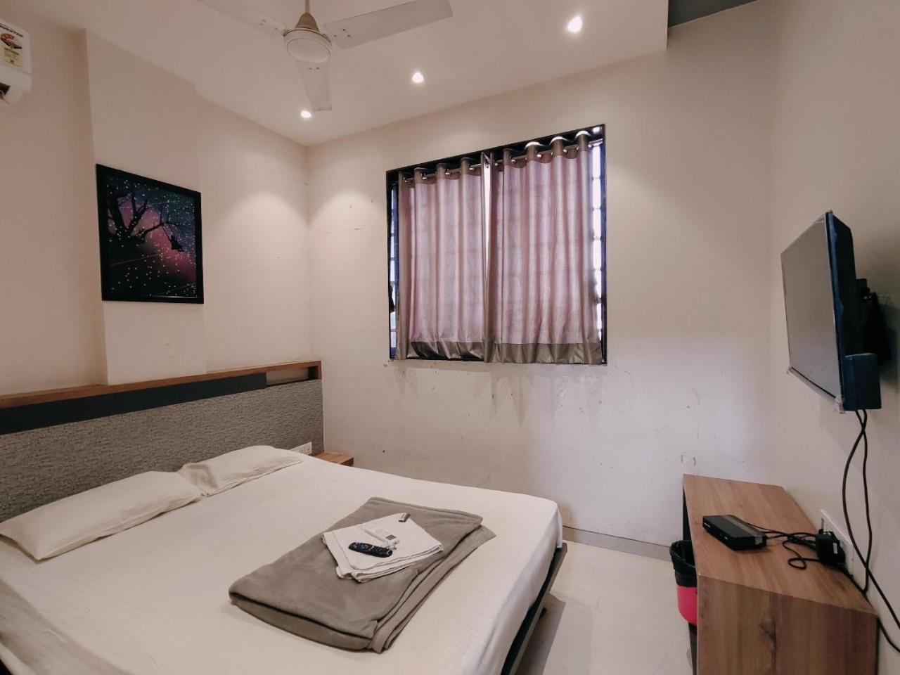Hotel Pragati Inn Ahmednagar Esterno foto