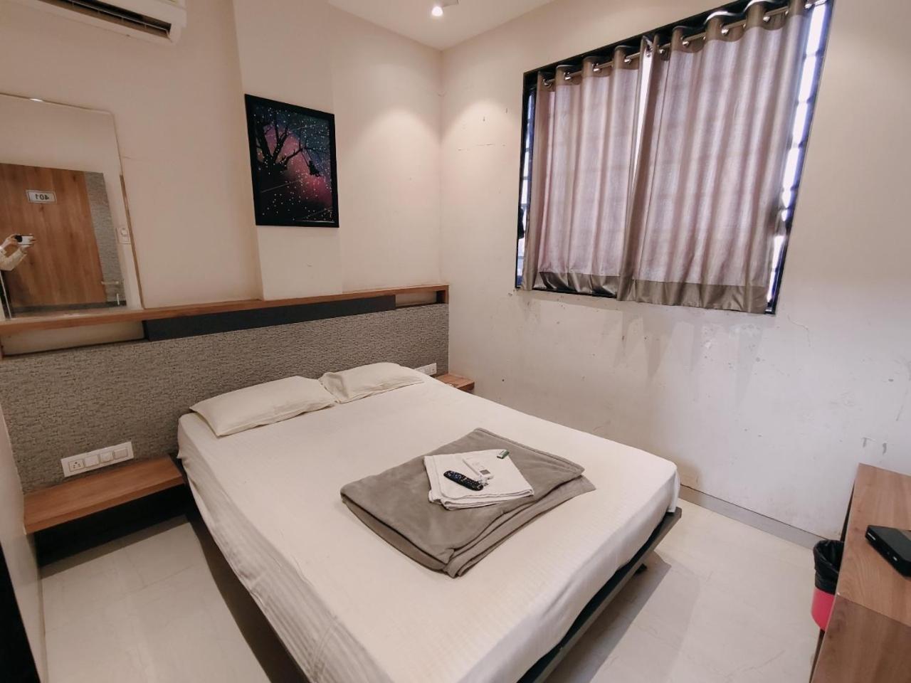 Hotel Pragati Inn Ahmednagar Esterno foto