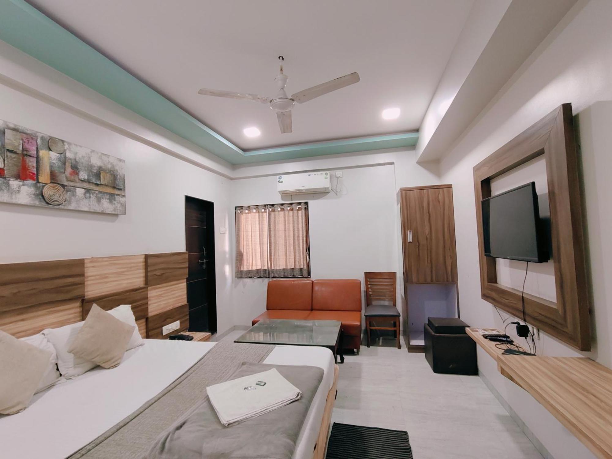 Hotel Pragati Inn Ahmednagar Esterno foto
