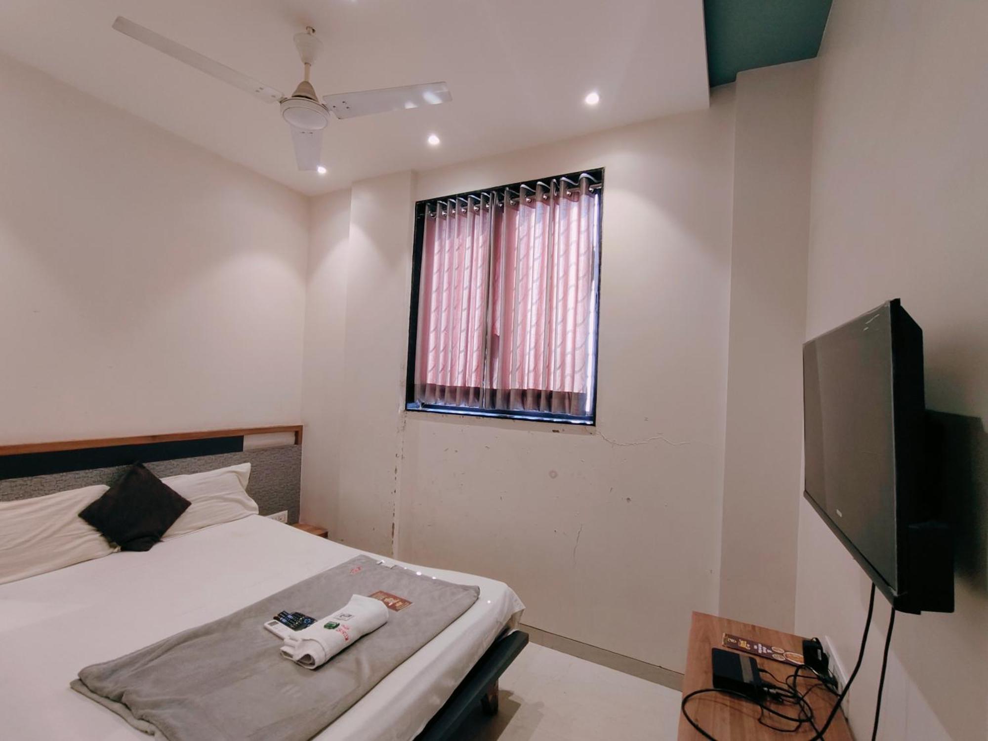 Hotel Pragati Inn Ahmednagar Esterno foto