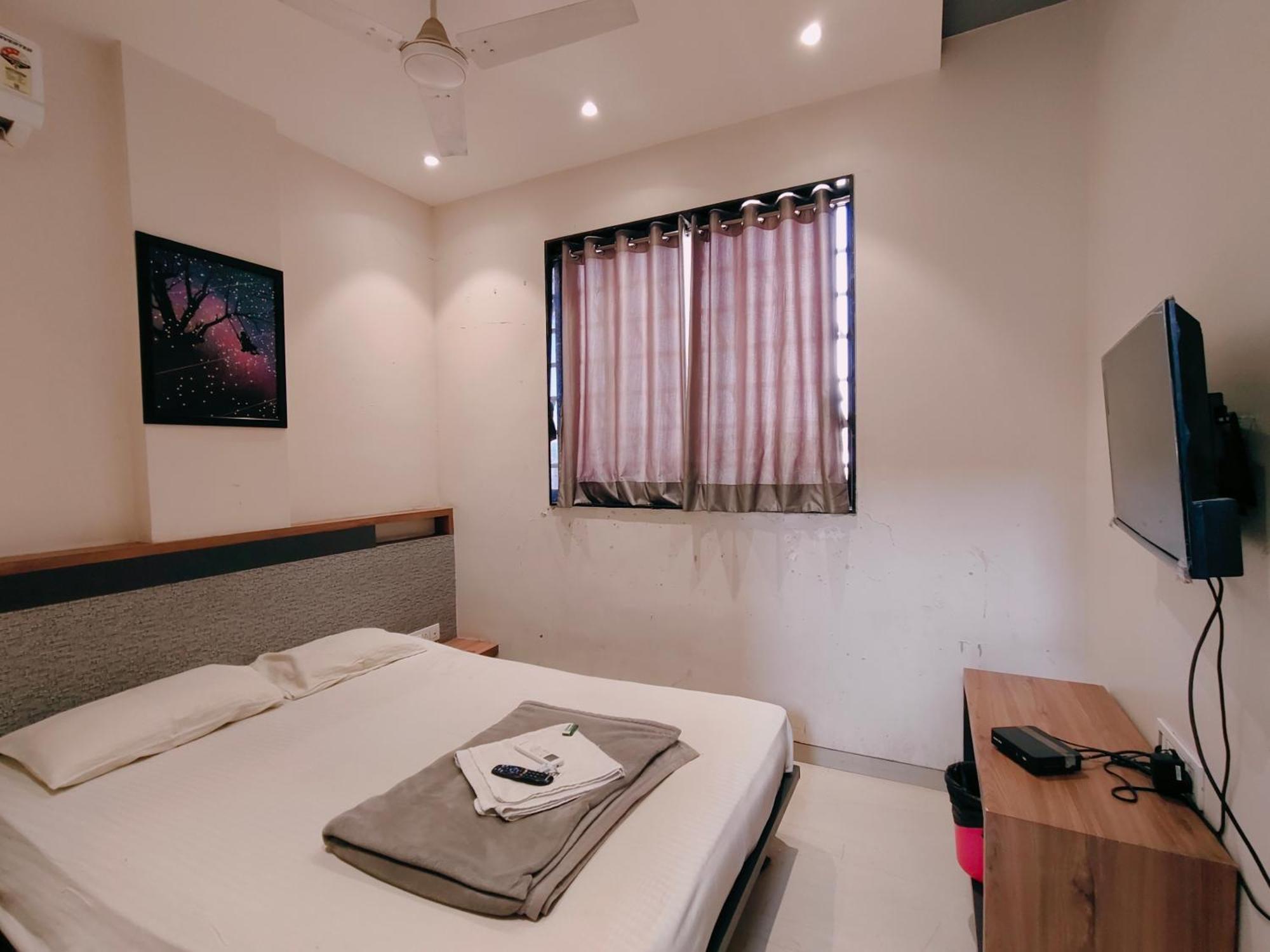 Hotel Pragati Inn Ahmednagar Esterno foto