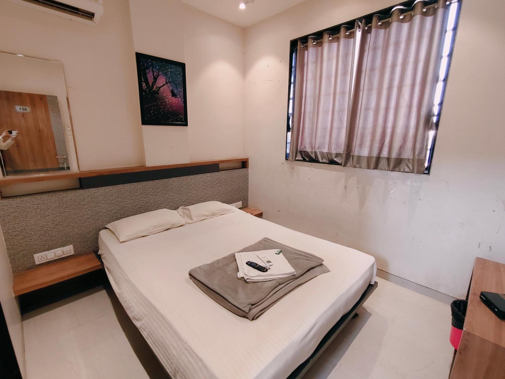 Hotel Pragati Inn Ahmednagar Esterno foto