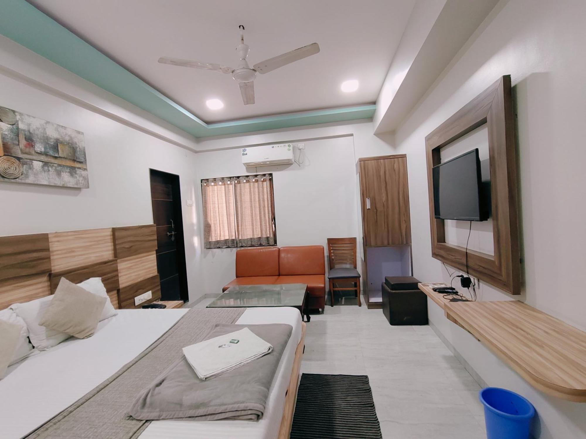 Hotel Pragati Inn Ahmednagar Esterno foto