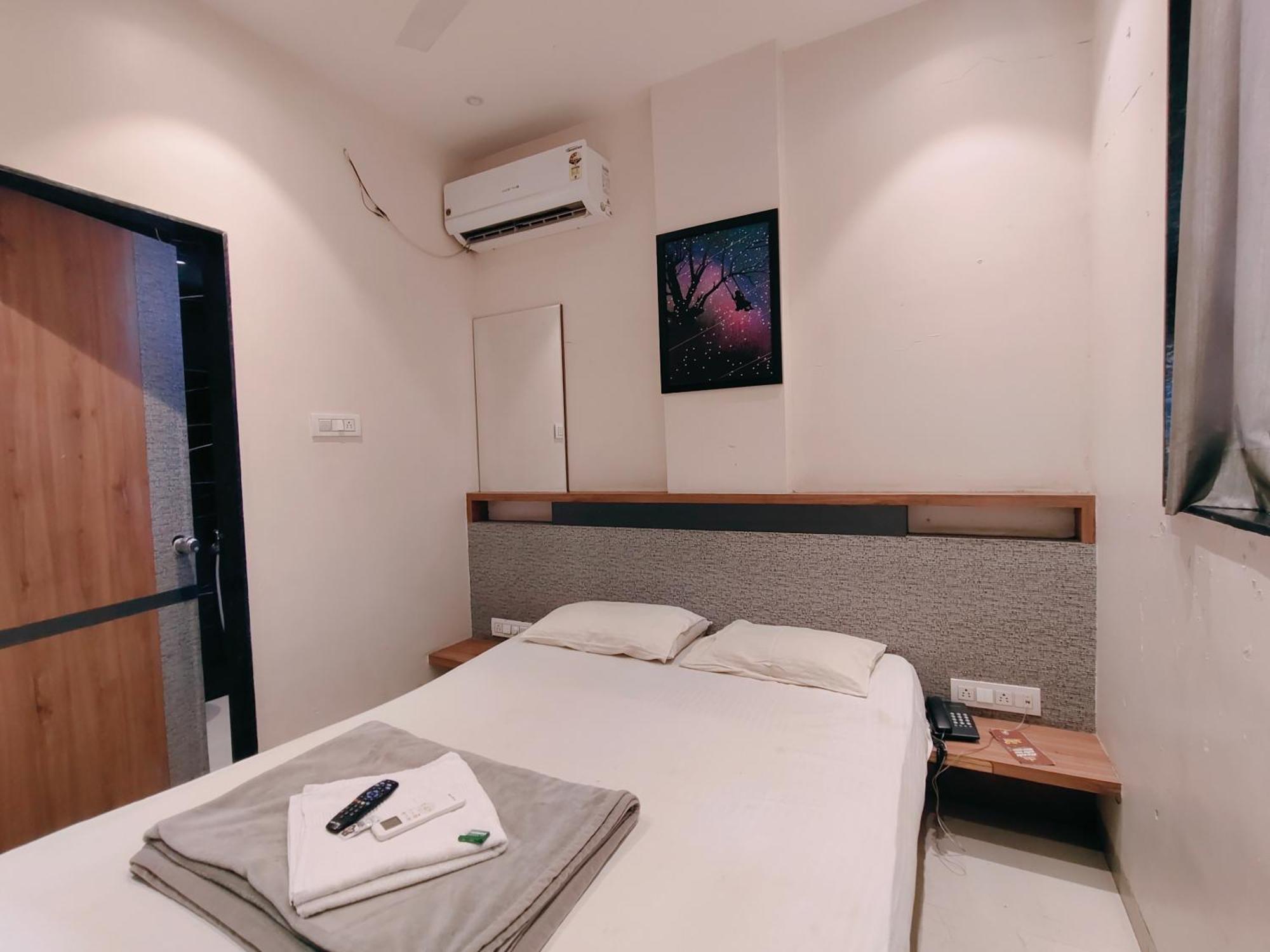 Hotel Pragati Inn Ahmednagar Esterno foto