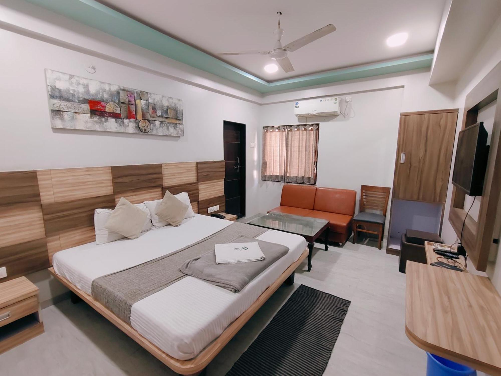 Hotel Pragati Inn Ahmednagar Esterno foto