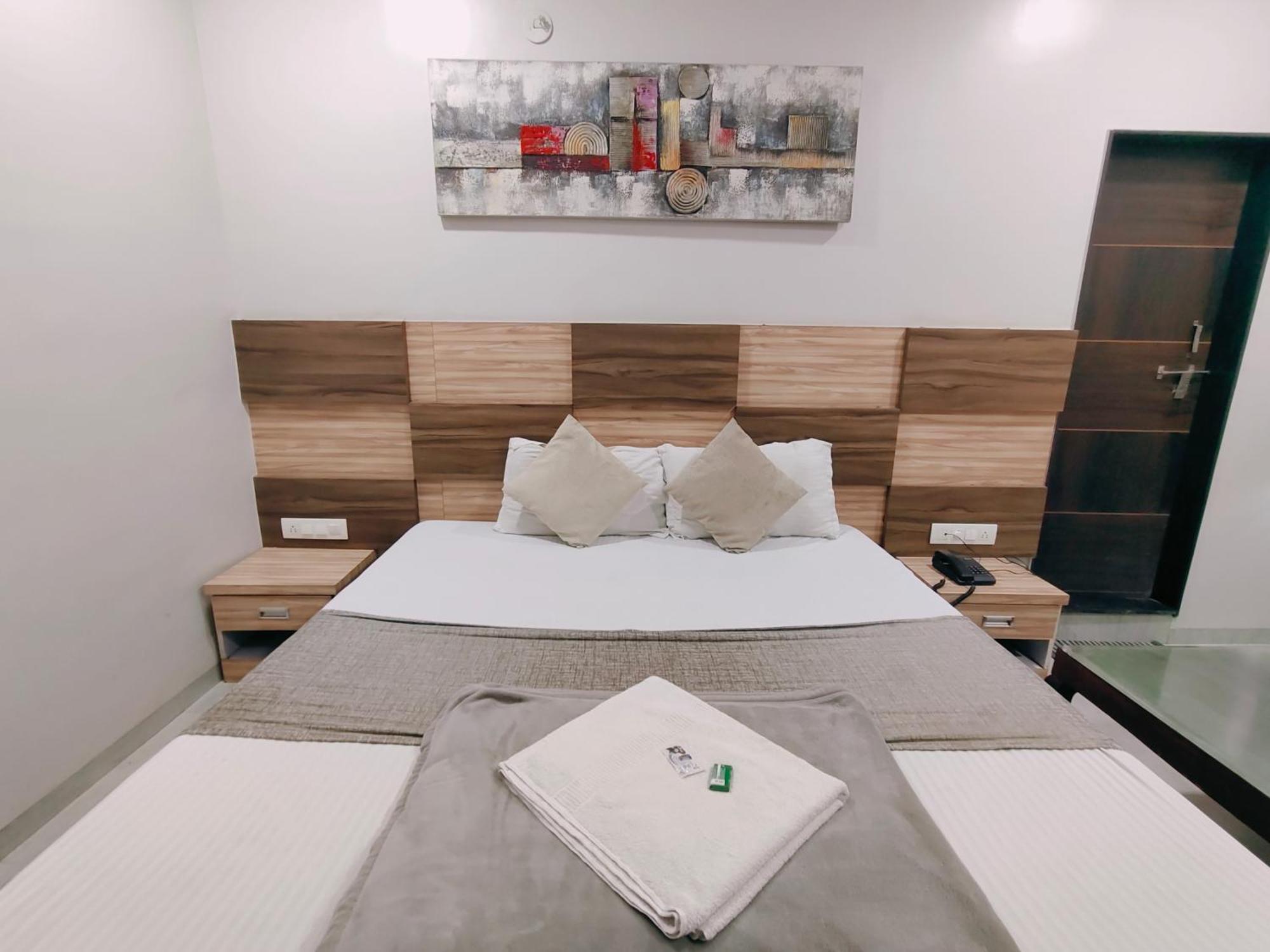 Hotel Pragati Inn Ahmednagar Esterno foto