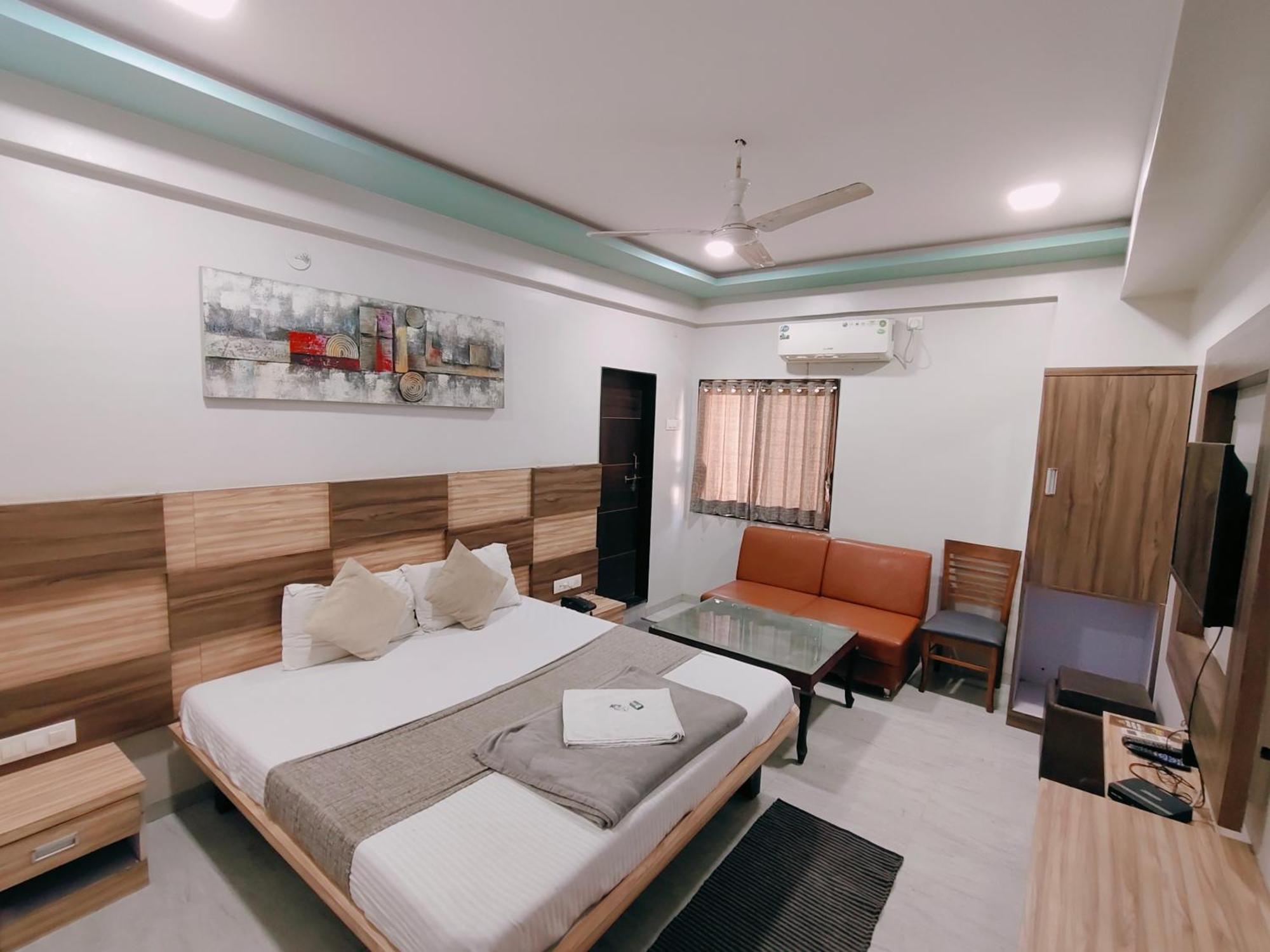 Hotel Pragati Inn Ahmednagar Esterno foto